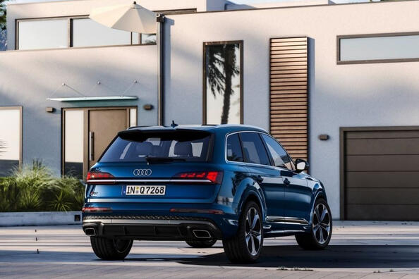 Огляд Audi Q7 2024: оновлений високотехнологічний крос Фото 4