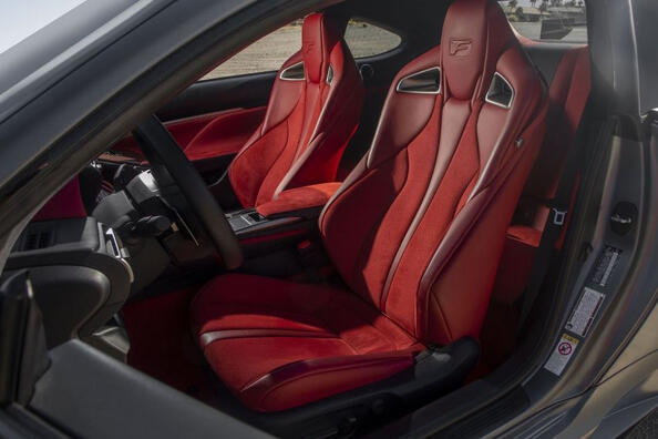 Огляд “зарядженого” спорт-купе Lexus RC F Фото 5