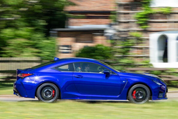 Огляд “зарядженого” спорт-купе Lexus RC F Фото 3