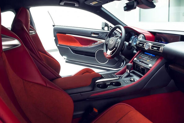 Огляд “зарядженого” спорт-купе Lexus RC F Фото 6