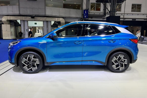 BYD Atto 3: огляд китайського електрокросовера з характером Фото 3