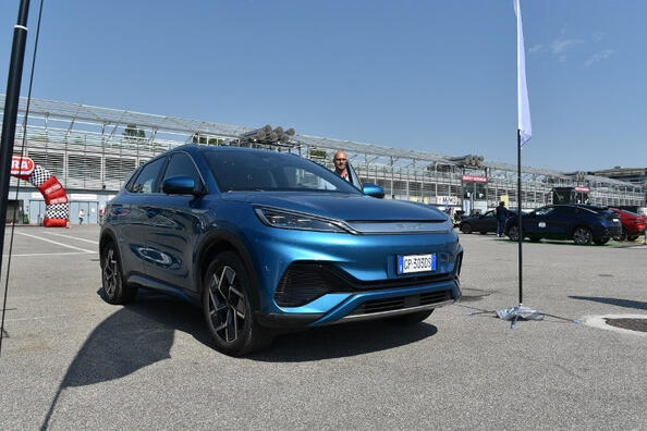 BYD Atto 3: огляд китайського електрокросовера з характером Фото 2