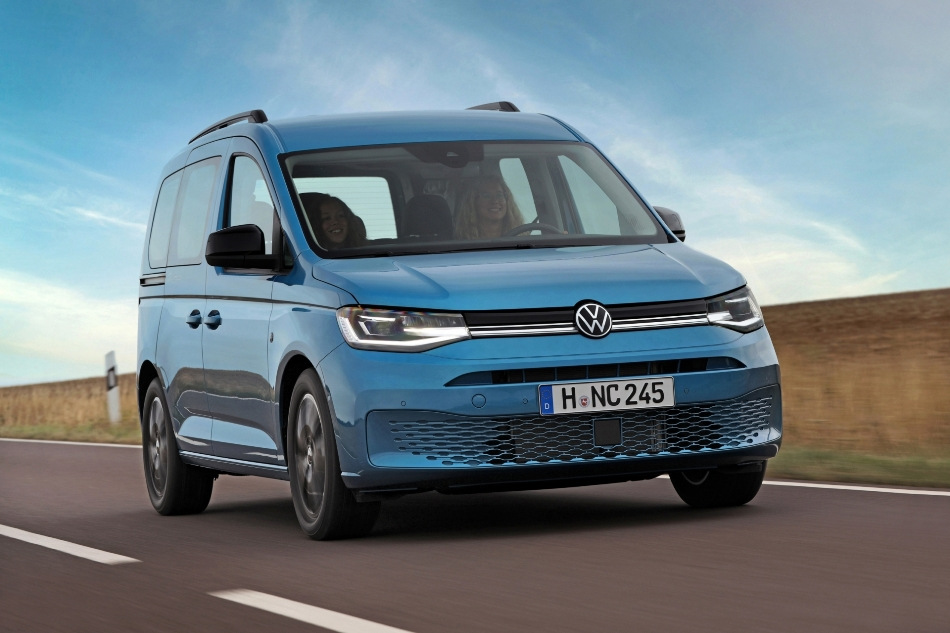 Огляд Volkswagen Caddy Kombi: універсальний помічник для сім'ї та бізнесу