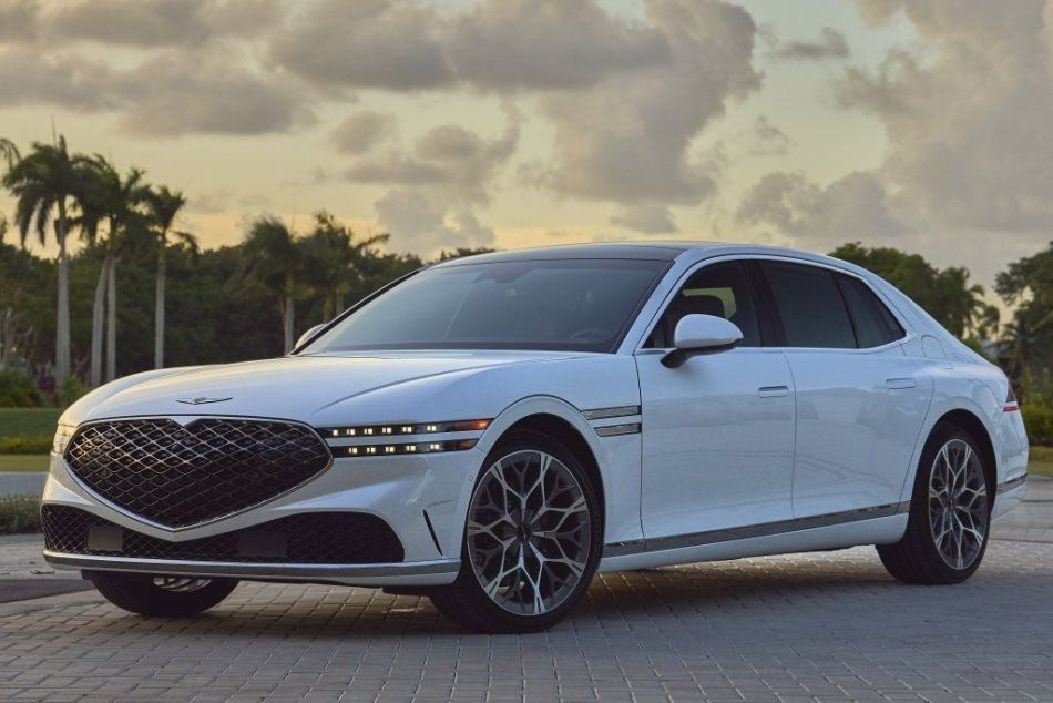 Огляд другого покоління люксового седана Genesis G90
