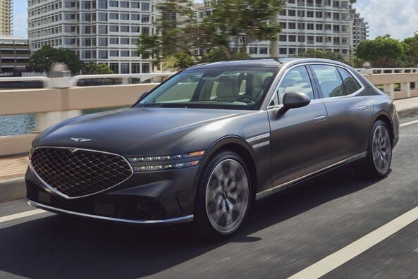 Огляд другого покоління люксового седана Genesis G90 Фото 3