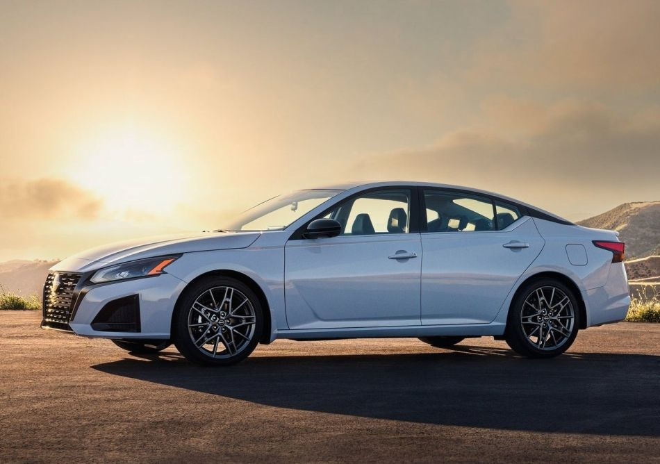 Nissan Altima: оновлений седан для комфортної їзди