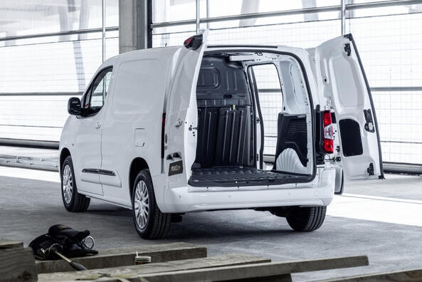 Огляд компактного фургона Toyota Proace City Van Фото 5