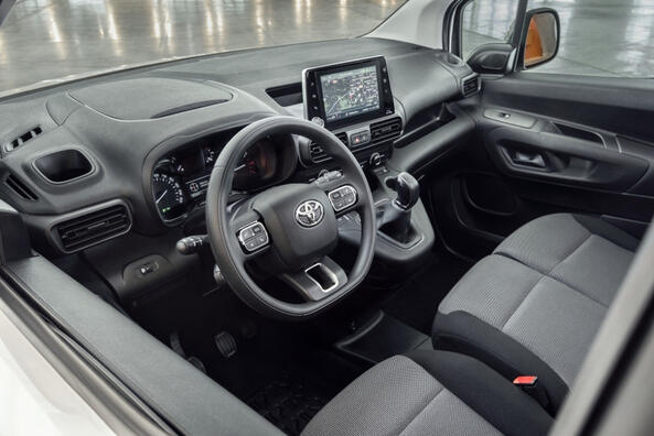 Огляд компактного фургона Toyota Proace City Van Фото 6