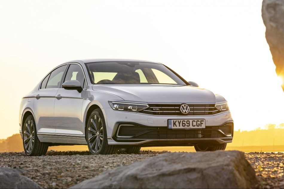 Volkswagen Passat GTE: огляд гібридного седана