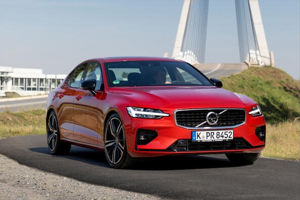 Огляд Volvo S60: стильний шведський седан