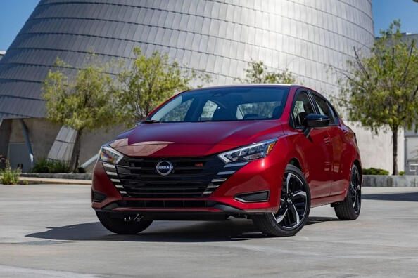 Огляд оновленого седана Nissan Versa