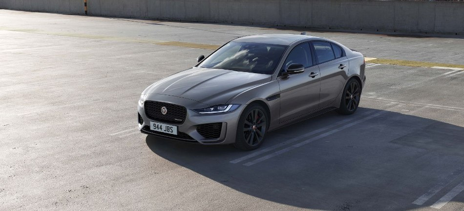 Огляд британського преміального седана Jaguar XE
