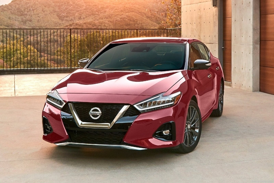 Огляд комфортного та елегантного седана Nissan Maxima