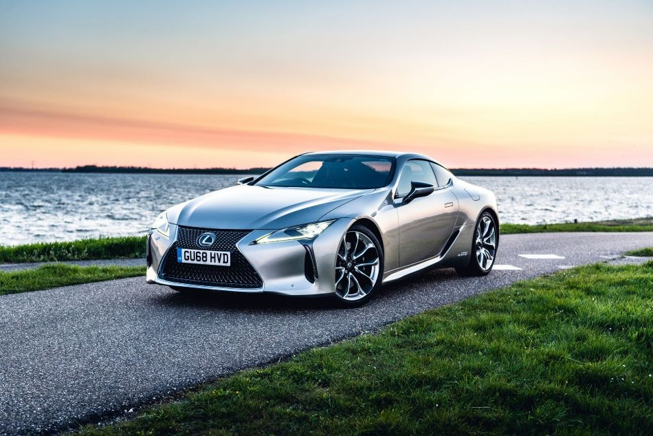 Lexus LC 500h: гібридний спортивний автомобіль