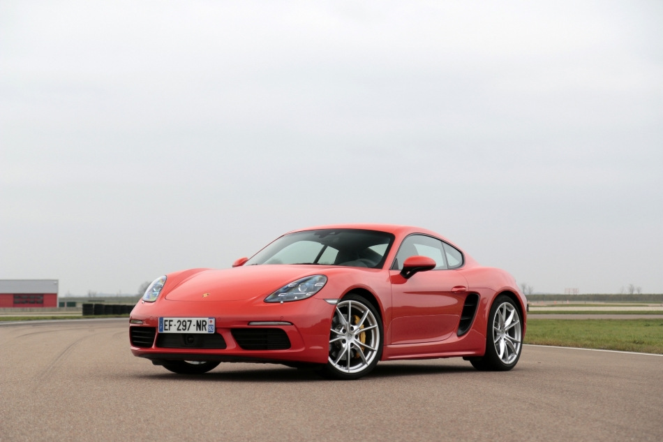 Огляд спортивного купе Porsche 718 Cayman