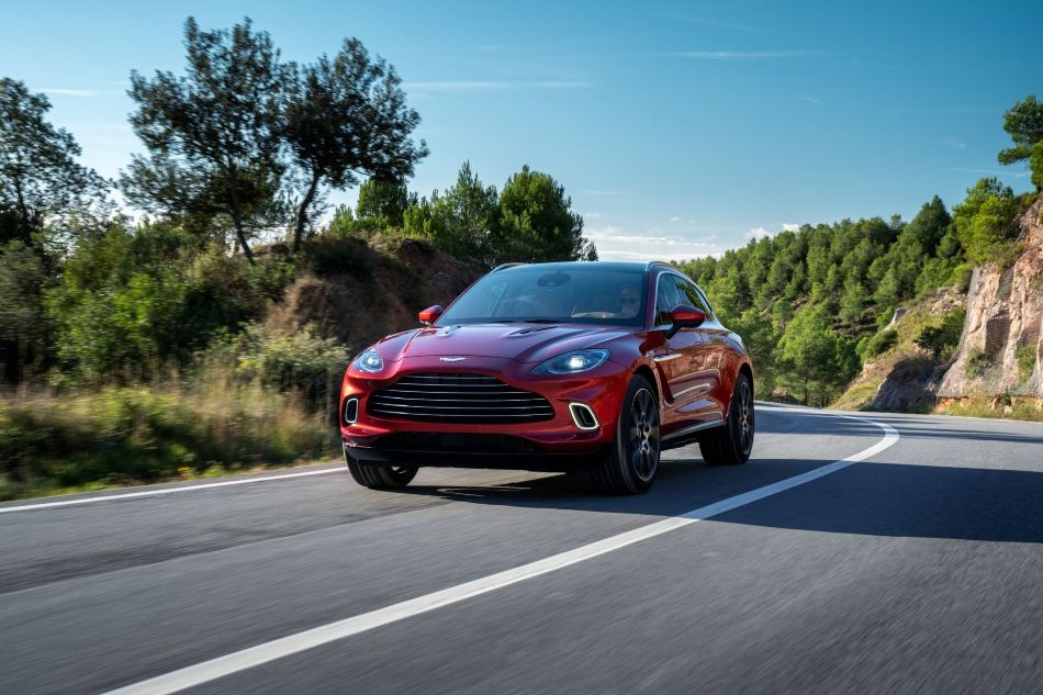 Огляд британського спорт-кросовера Aston Martin DBX