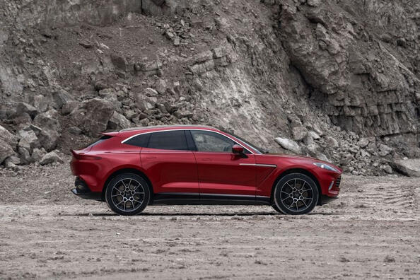 Огляд британського спорт-кросовера Aston Martin DBX Фото 2
