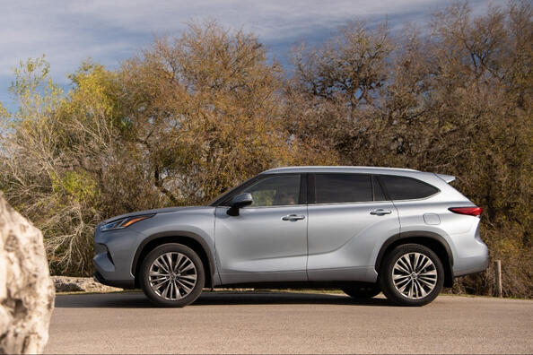 Огляд Toyota Highlander IV покоління: надійний сімейний кросовер Фото 2