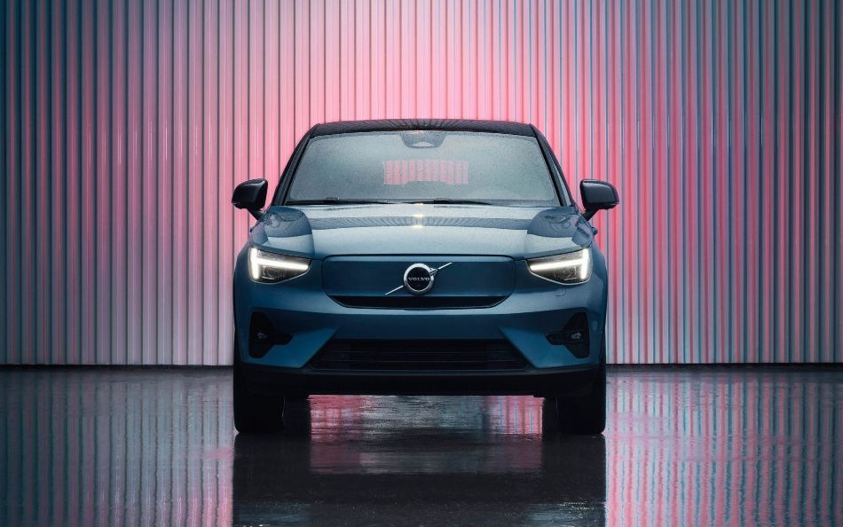 408-сильний електричний кросовер Volvo C40
