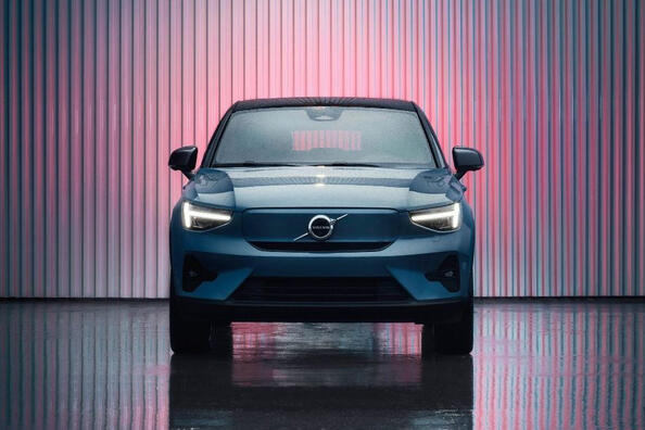 408-сильний електричний кросовер Volvo C40