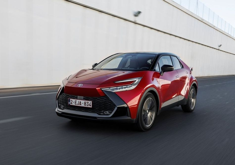 Toyota C-HR 2023: огляд другого покоління