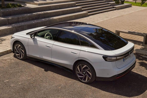 Огляд Volkswagen ID.7: новий електричний седан Фото 4