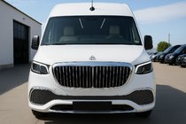 Mercedes Sprinter W907/W910 2018- рр. Передній бампер з решіткою (Maybach) фото 3