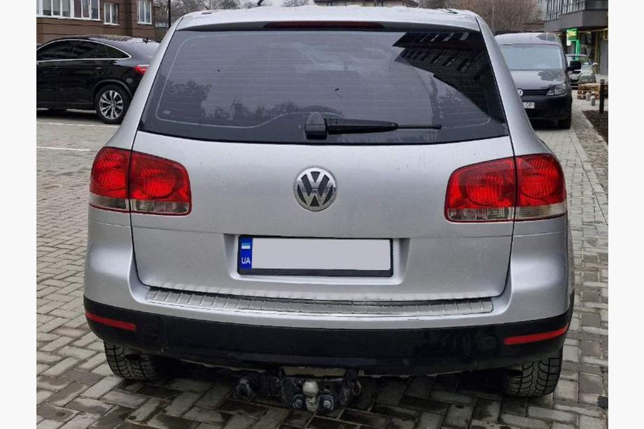 Volkswagen Touareg 2002-2010 рр. Накладка на задній бампер Carmos (нерж) Image