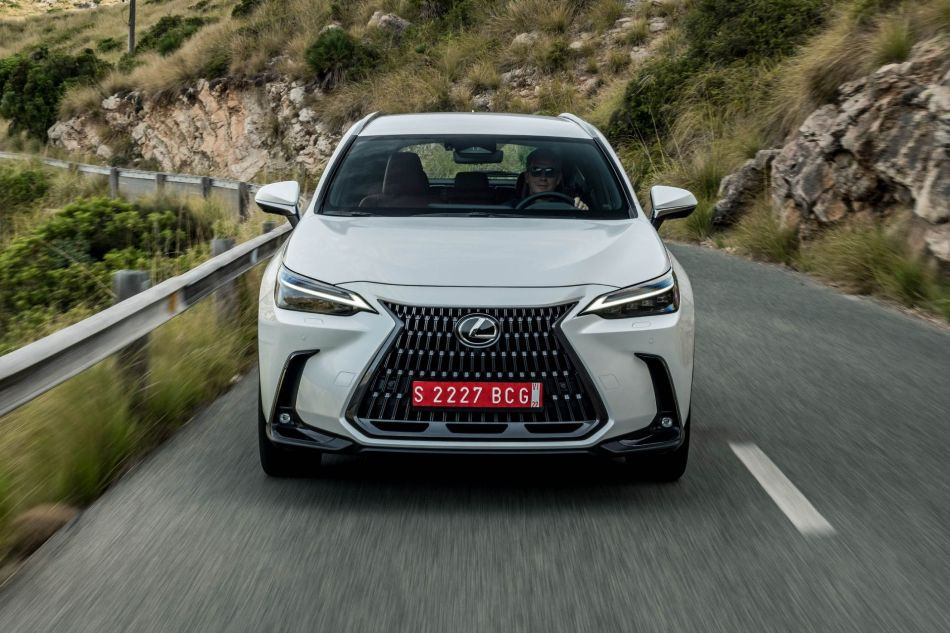 Огляд Lexus NX II покоління: поєднання спортивності та комфорту
