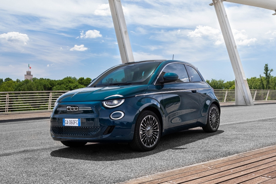 Огляд Fiat 500e: стильний електричний хетчбек