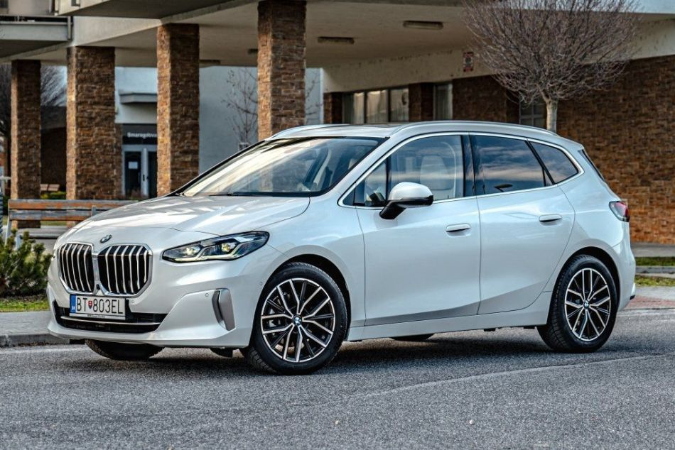Огляд другого покоління компактвена BMW 2 Series Active Tourer