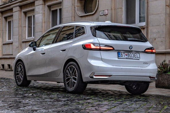 Огляд другого покоління компактвена BMW 2 Series Active Tourer Фото 4