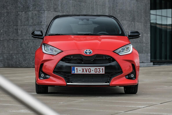 Огляд Toyota Yaris четвертого покоління