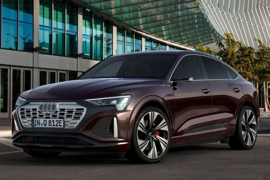 Огляд високопродуктивного електричного кросовера Audi Q8 Sportback e-tron