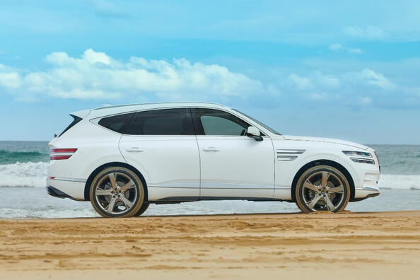 Кросовер Genesis GV80 – втілення розкоші та високих технологій Фото 3