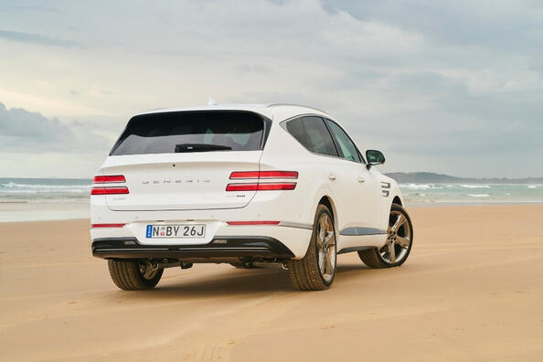 Кросовер Genesis GV80 – втілення розкоші та високих технологій Фото 4