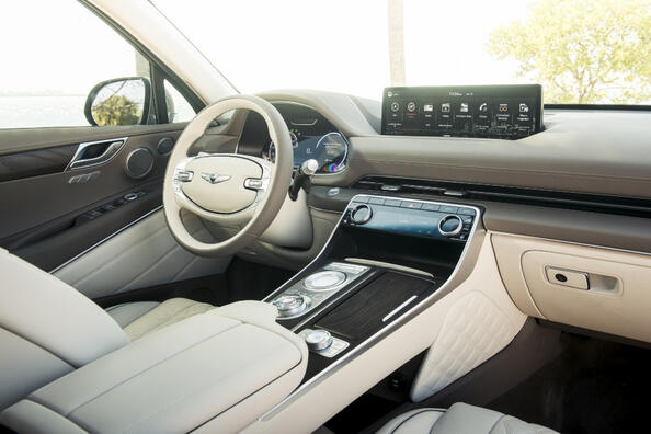 Кросовер Genesis GV80 – втілення розкоші та високих технологій Фото 5