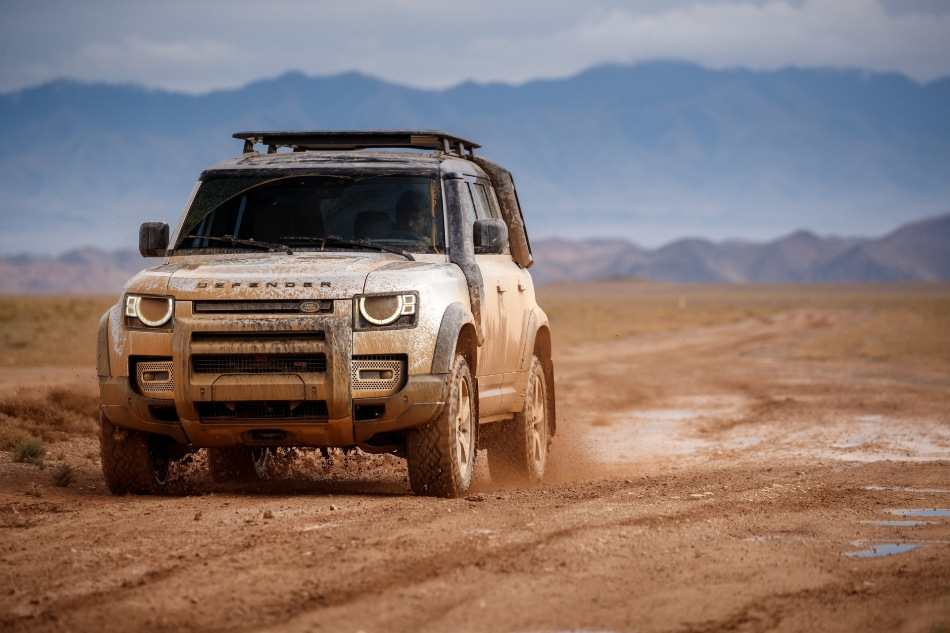 Огляд великорозмірного потужного позашляховика Land Rover Defender 110