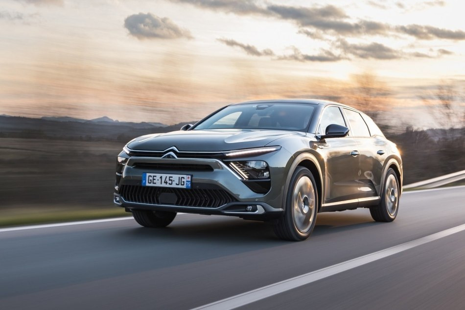 Огляд Citroen C5 X: новий погляд на комфорт і дизайн