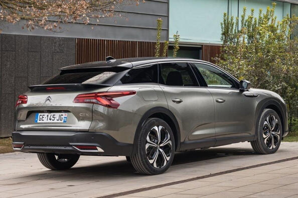 Огляд Citroen C5 X: новий погляд на комфорт і дизайн Фото 4