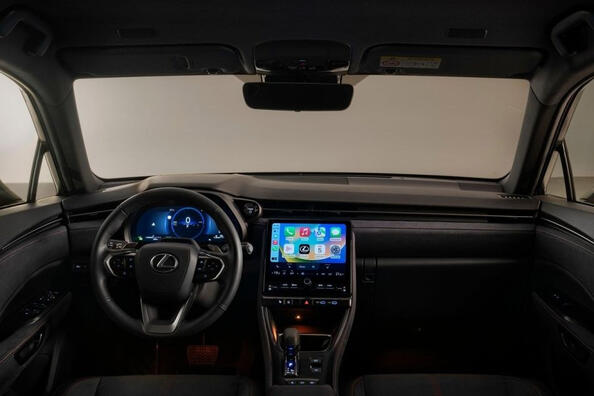Огляд Lexus LBX: елегантний і технологічний компактний кросовер Фото 5