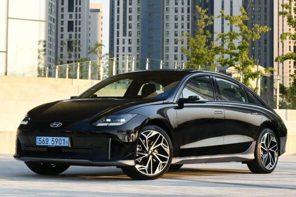 Огляд електричного седана Hyundai IONIQ 6 Фото 4