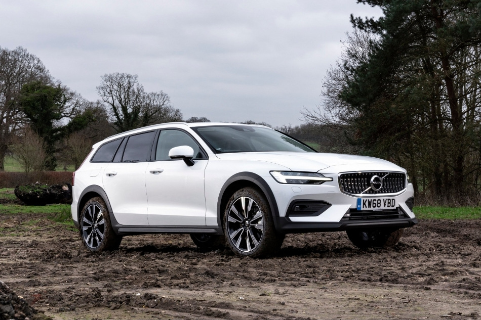 Огляд універсала другого покоління Volvo V60 Cross Country