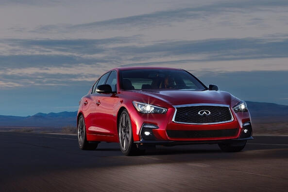 Огляд преміум-седана Infiniti Q50