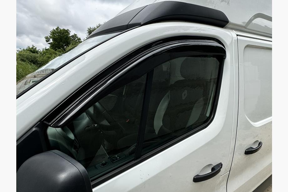 Nissan NV300/Primastar 2016- рр. Вітровики EuroCap (2 шт) Image