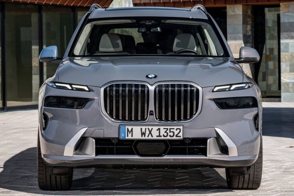 Огляд оновленого люксового кросовера BMW X7