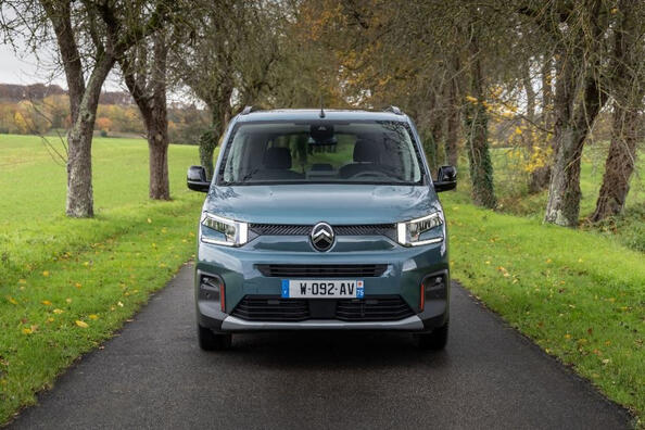 Огляд рестайлінгового електричного Citroen e-Berlingo третього покоління Фото 2