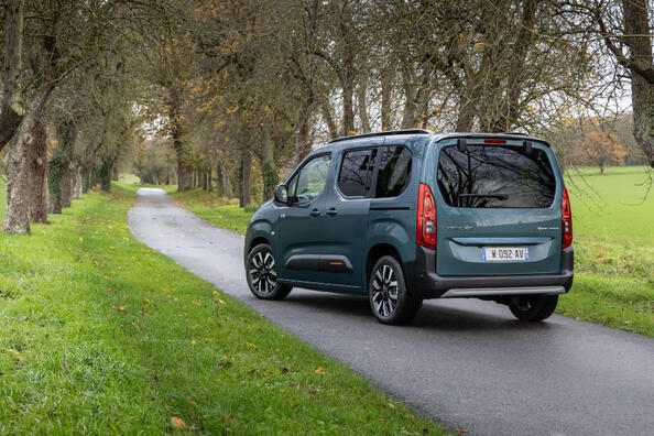 Огляд рестайлінгового електричного Citroen e-Berlingo третього покоління Фото 4