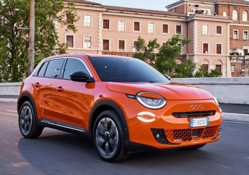 Огляд Fiat 600e: компактний електрокар з італійським шармом