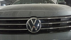 Volkswagen Jetta 2011-2018 рр. Значок передній фото 2
